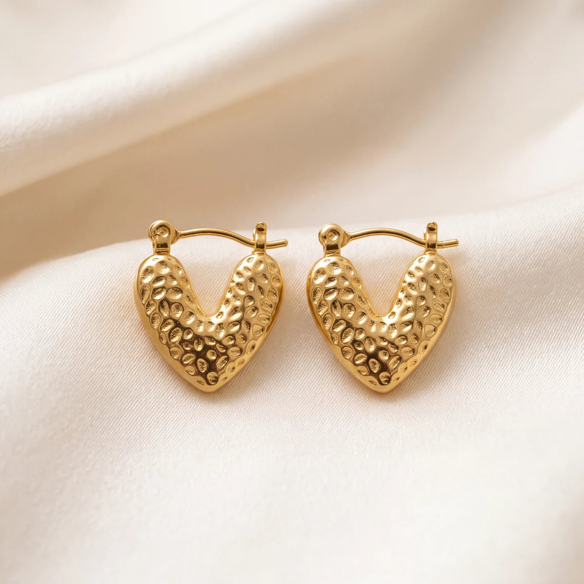 Amora heart hoop earrings for women, gold-tone - RANGREZ (view 2)