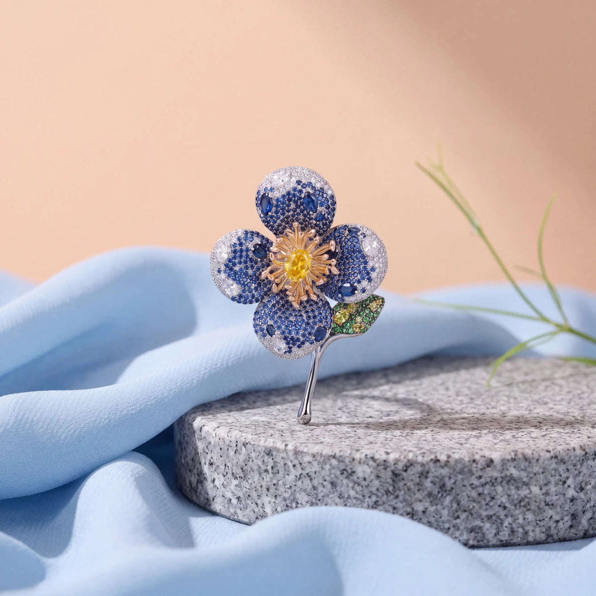 Verbena flower brooch for women, blue, rhodium finish - RANGREZ (view 2)