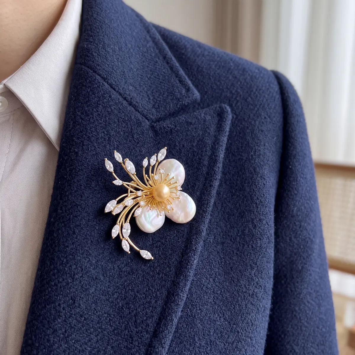 Delphine pearl flower brooch for women, gold-tone - RANGREZ (view 2)