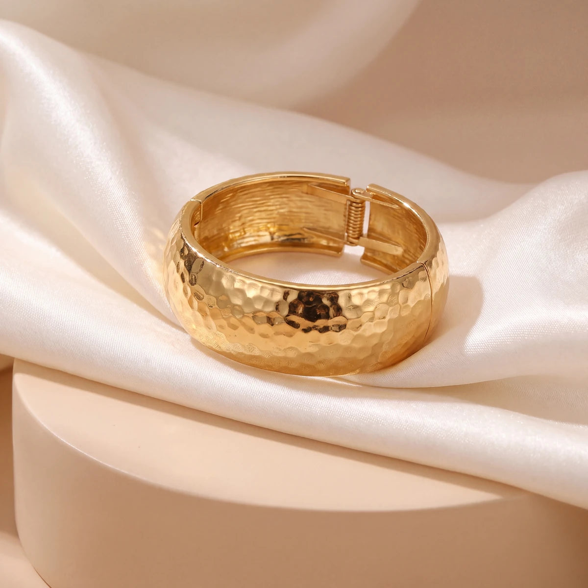 Dune hammered cuff bracelet for women, gold-tone - RANGREZ (view 5)
