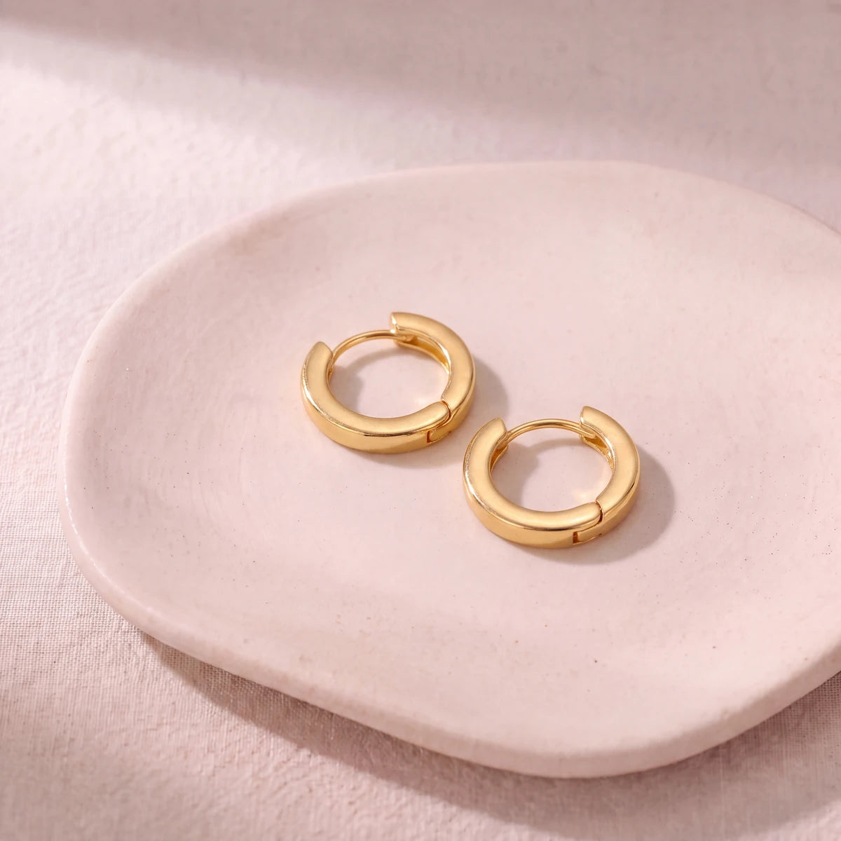 Ivy huggie hoop earrings for women, gold-tone - RANGREZ (view 3)