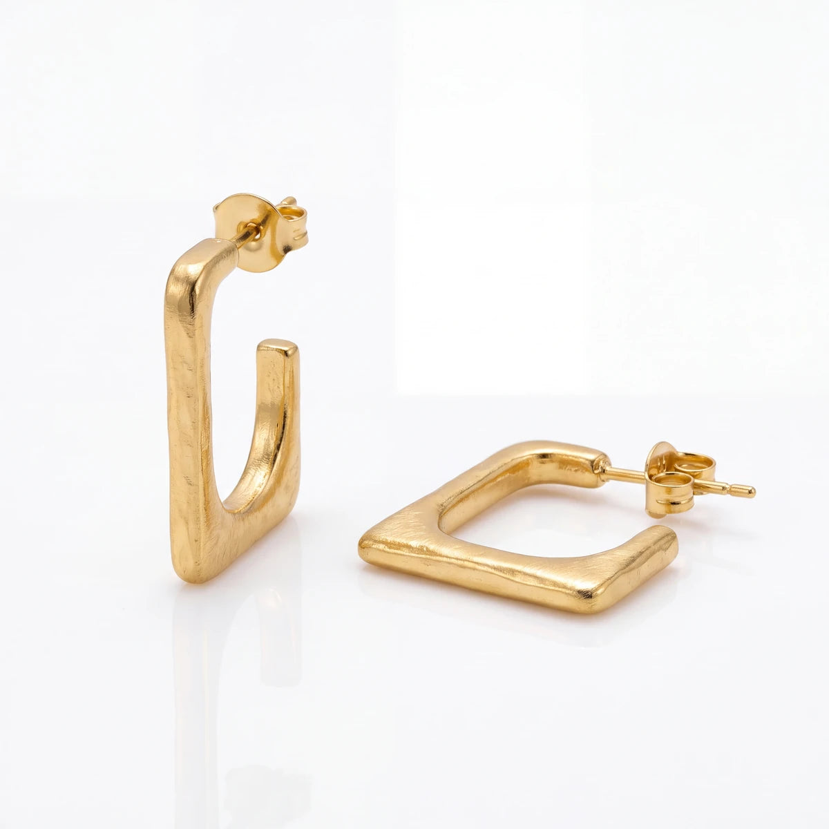 Quadra square hoop earrings for women, gold-tone - RANGREZ