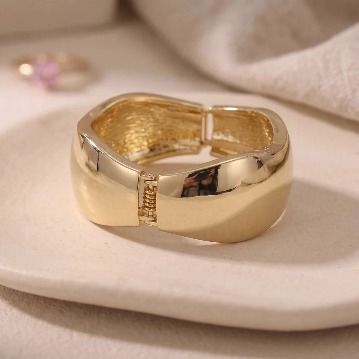Ripple wave cuff bracelet for women, gold-tone - RANGREZ (view 2)