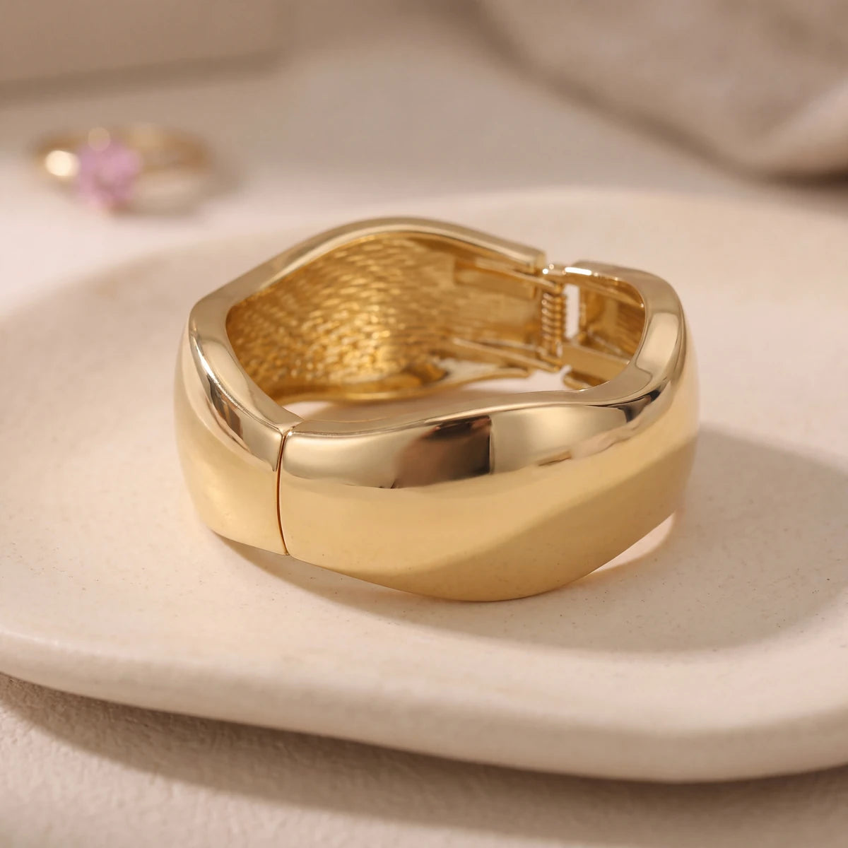 Ripple wave cuff bracelet for women, gold-tone - RANGREZ (view 3)