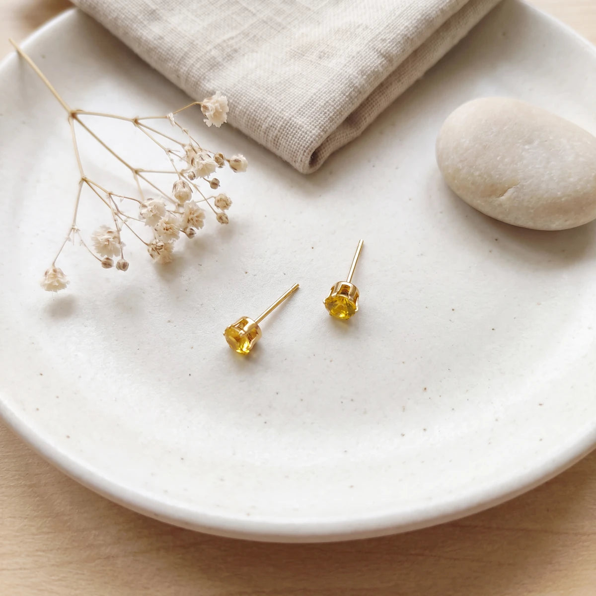 Soleil yellow stud earrings for women, gold-tone - RANGREZ (view 4)