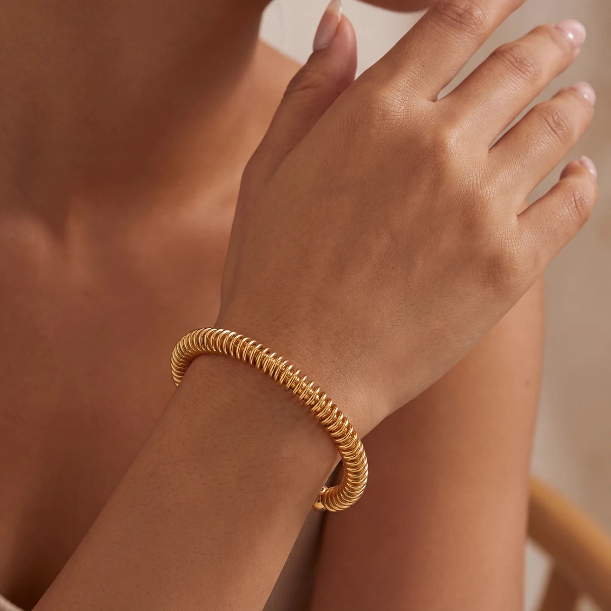 Spiralis open cuff bracelet for women, gold-tone - RANGREZ (view 4)