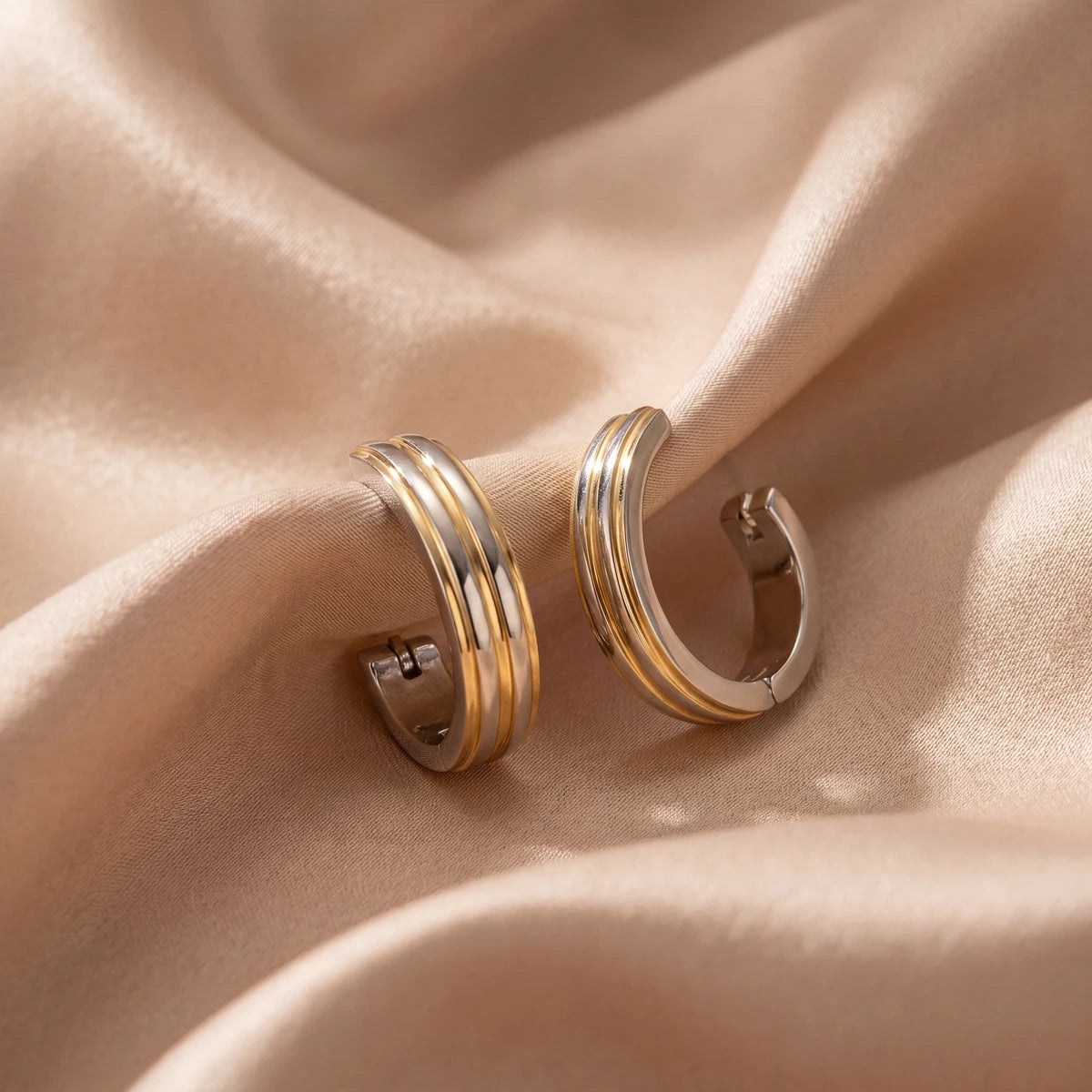 Tara two-tone huggie earrings for women, gold & silver-tone - RANGREZ (view 3)