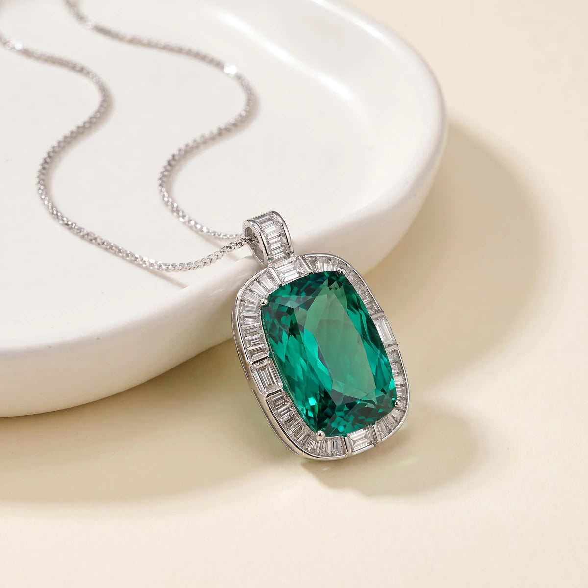Green crystal cushion pendant necklace for women - RANGREZ (image 2)