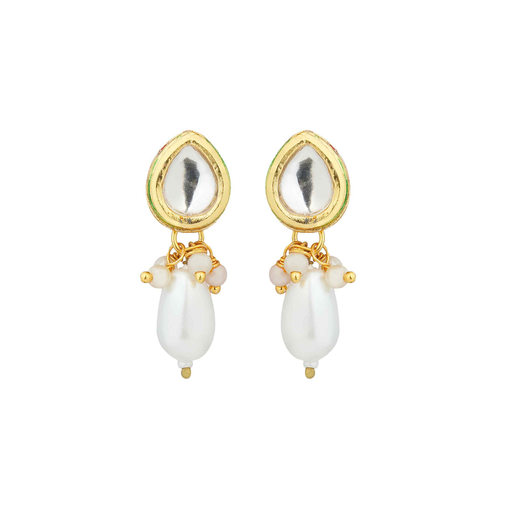 Aaliyah kundan pearl earrings Close-Up Product Image