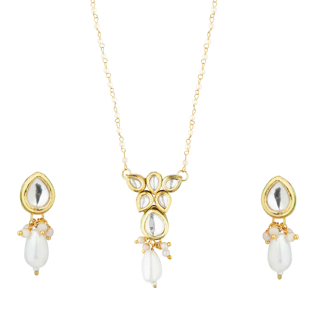 Aaliyah kundan pearl pendant necklace set with earrings Close-Up Product Image
