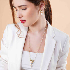 Aaliyah kundan pearl pendant necklace set with earrings Image