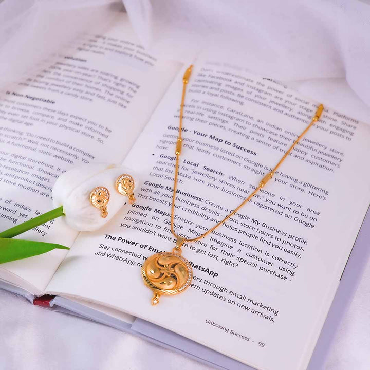 Golden Touch – Pendant with Matching Earrings