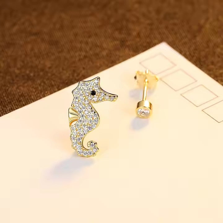 Freya Classic & Trendy Diamond Cut Stud