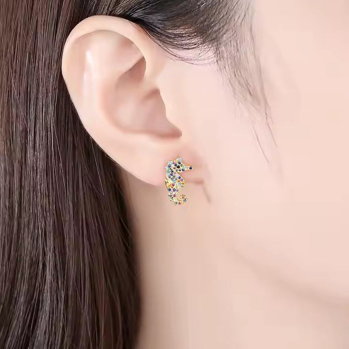 Freya Classic & Trendy Diamond Cut Stud