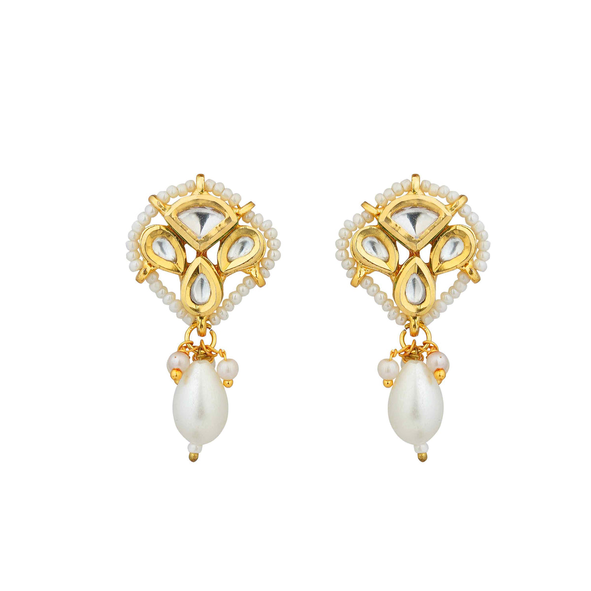 Inaya pearl earrings white background Close-Up Product Image