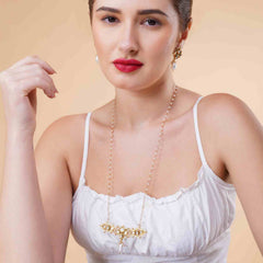 Inaya pearl necklace with pendant and matching earrings 