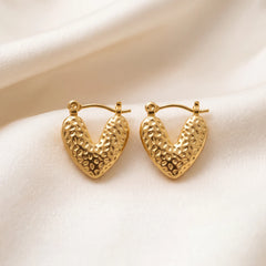 Amora heart hoop earrings for women, gold-tone - RANGREZ (view 2)