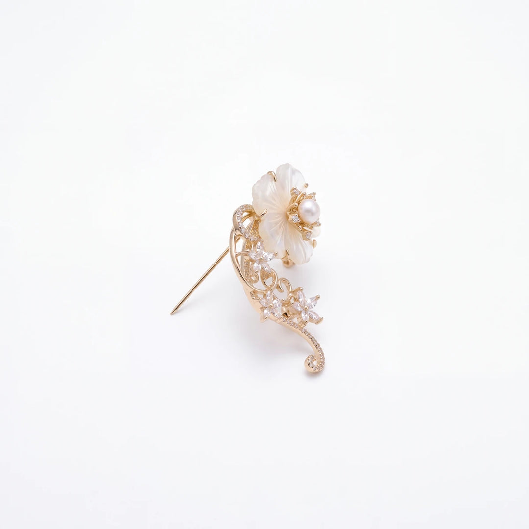 Noemi flower brooch for women, gold-tone - RANGREZ