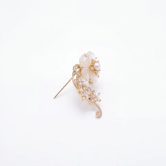 Noemi flower brooch for women, gold-tone - RANGREZ