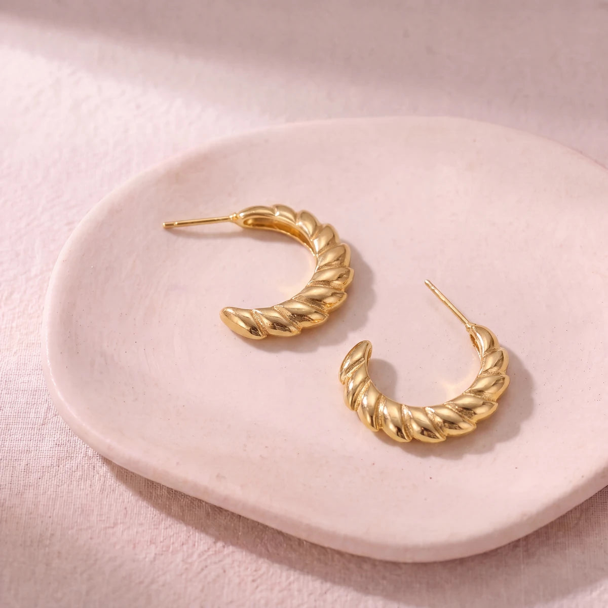 Cora croissant hoop earrings for women, gold-tone - RANGREZ