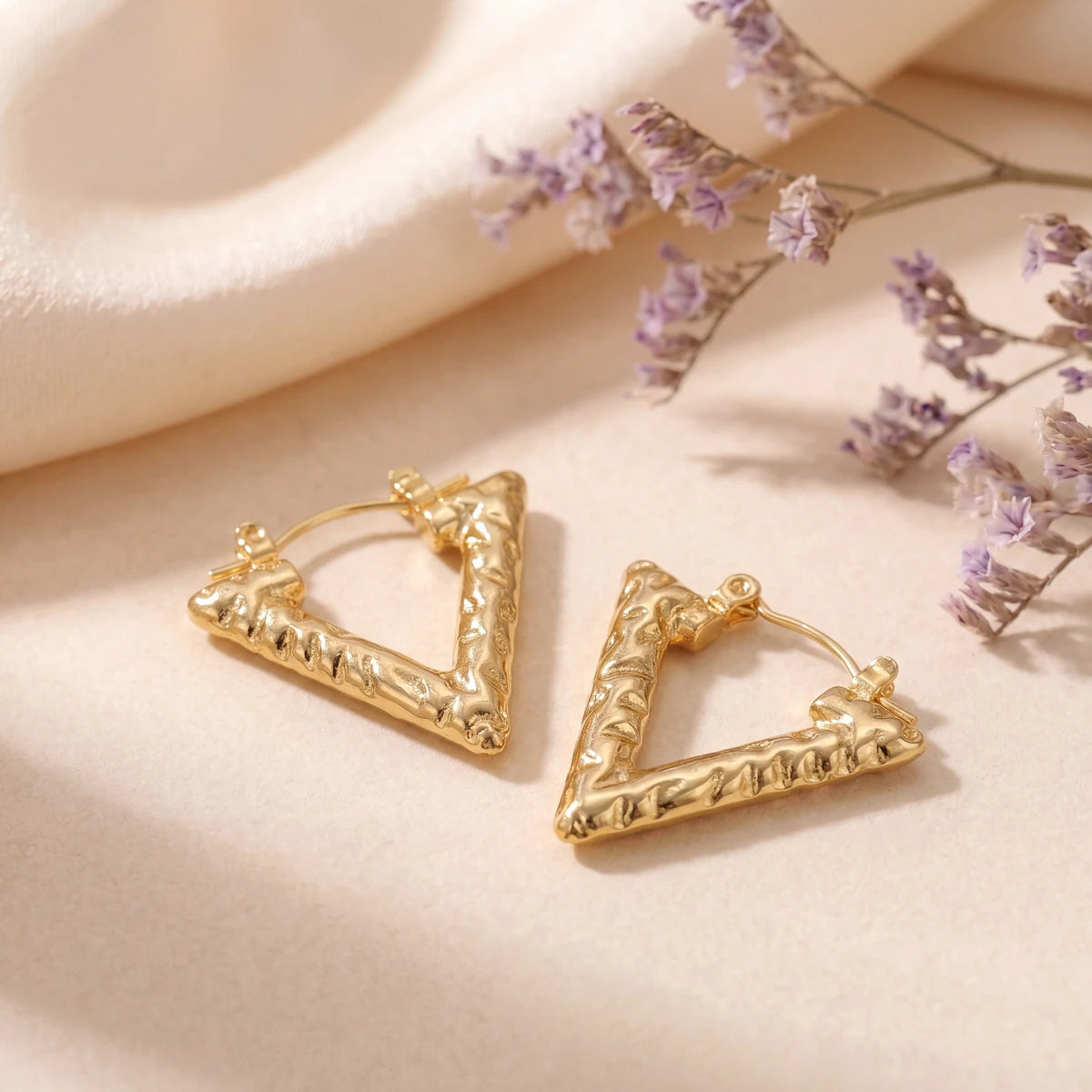 Delta triangle hoop earrings for women, gold-tone - RANGREZ (view 2)