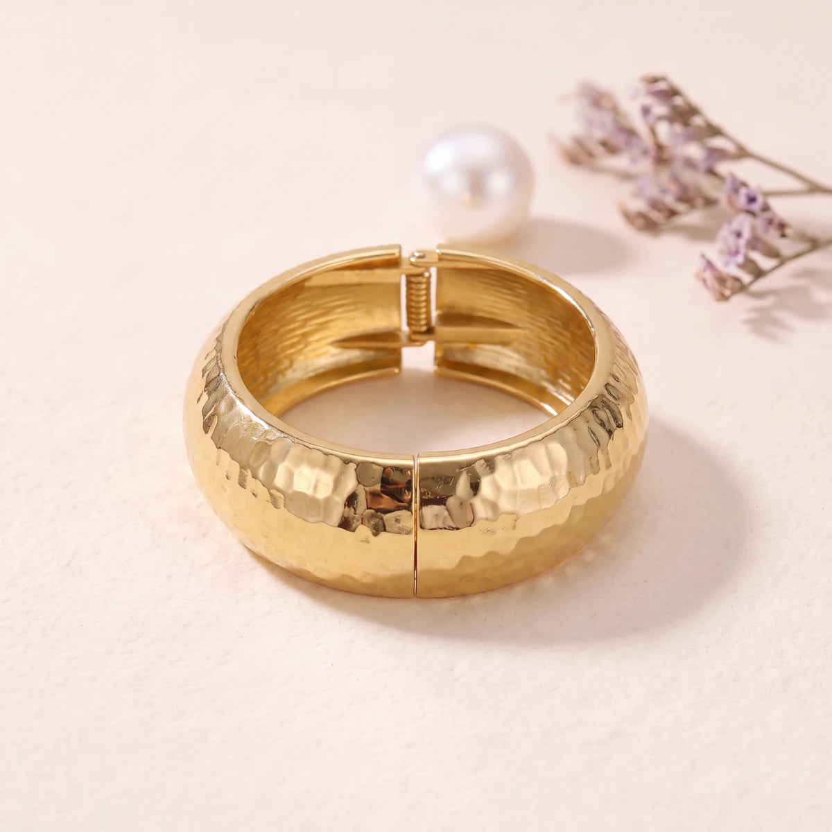 Dune hammered cuff bracelet for women, gold-tone - RANGREZ (view 4)