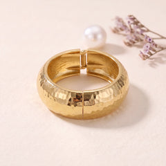 Dune hammered cuff bracelet for women, gold-tone - RANGREZ (view 4)