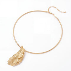 Folia leaf pendant necklace for women, gold-tone - RANGREZ