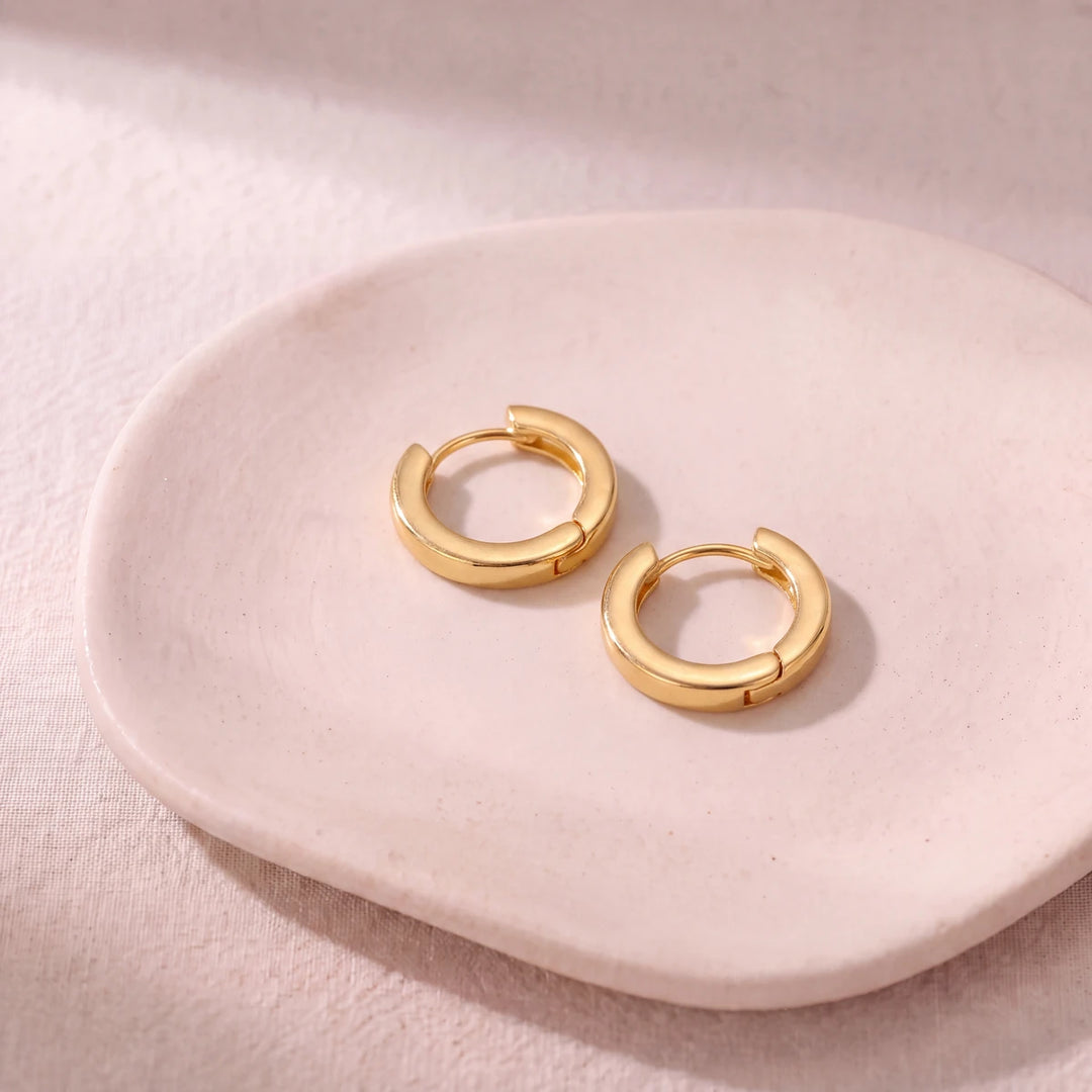 Ivy huggie hoop earrings for women, gold-tone - RANGREZ (view 3)