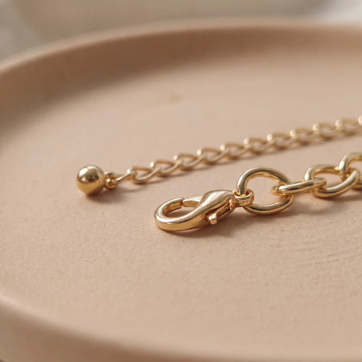 Onda chunky chain necklace for women, gold-tone - RANGREZ (view 3)