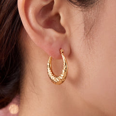 Perla textured hoop earrings for women, gold-tone - RANGREZ (view 4)