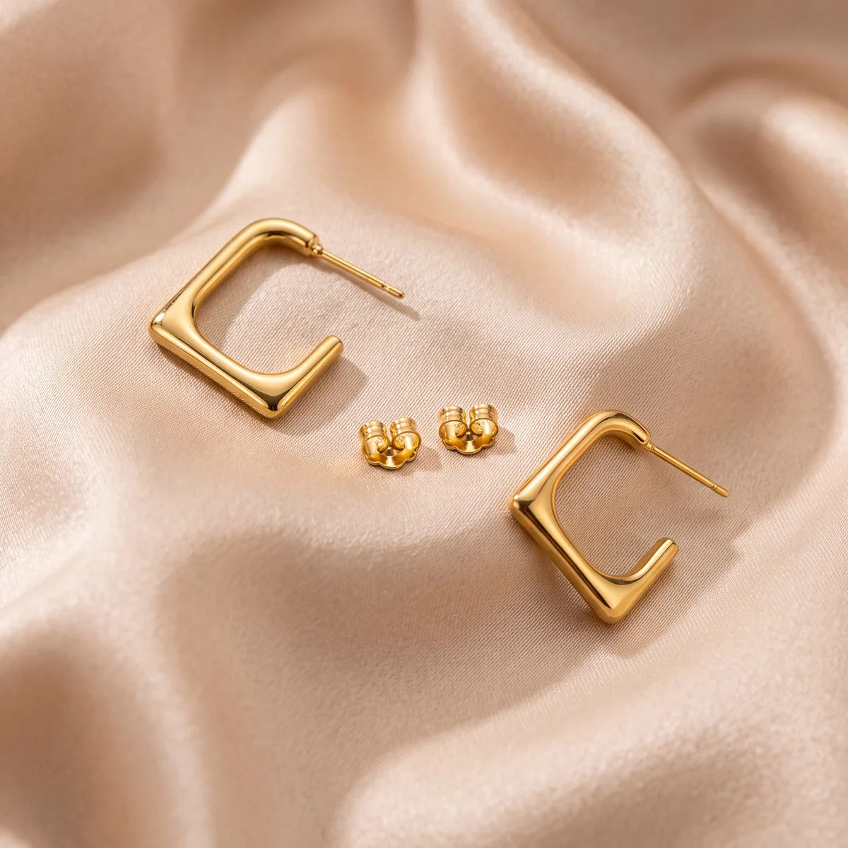 Quadra square hoop earrings for women, gold-tone - RANGREZ (view 3)