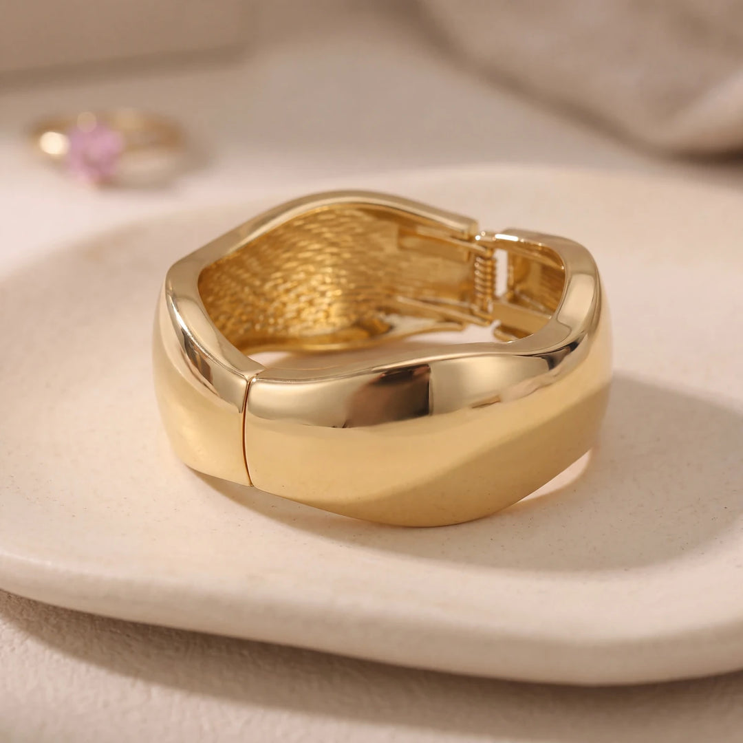 Ripple wave cuff bracelet for women, gold-tone - RANGREZ (view 3)
