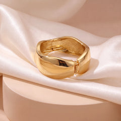Ripple wave cuff bracelet for women, gold-tone - RANGREZ (view 5)